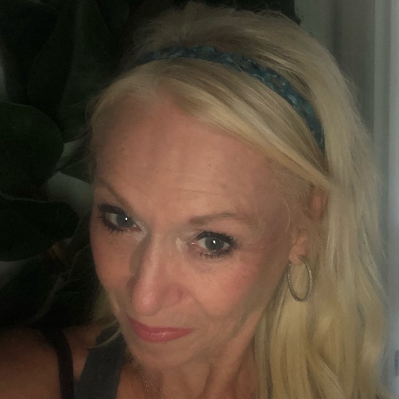 Meet your Posher, Ladonna - Picture 2 of 2